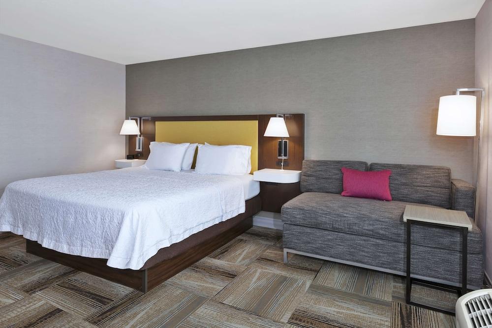 Hampton 4*